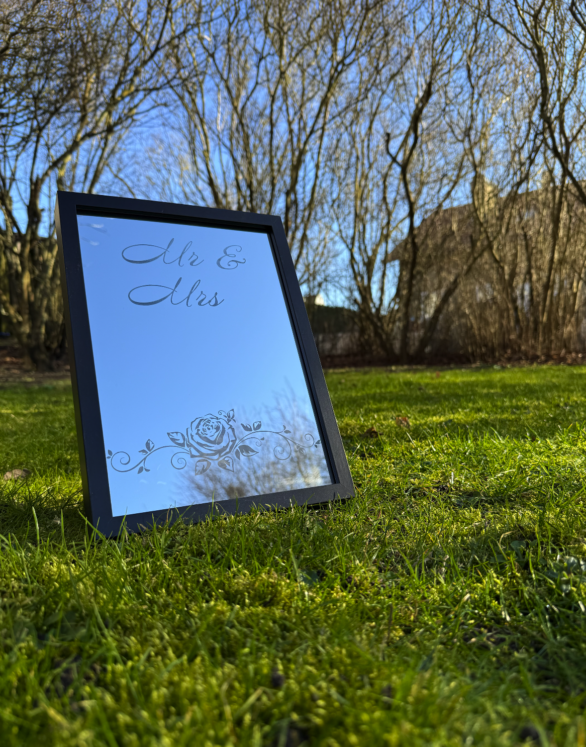Graverad spegel – Mr & Mrs (Lastname) - Bild 2